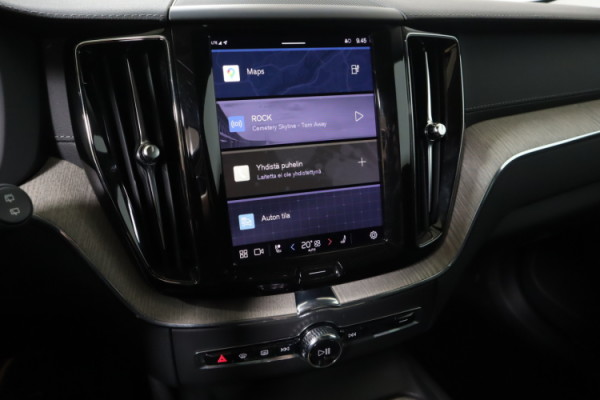 Esittelykuva VOLVO XC60 lataushybridiautosta.