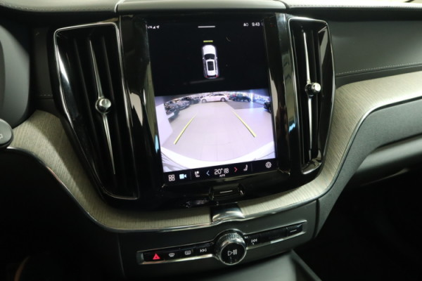 Esittelykuva VOLVO XC60 lataushybridiautosta.