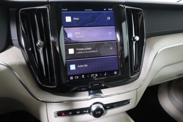 Esittelykuva VOLVO XC60 lataushybridiautosta.
