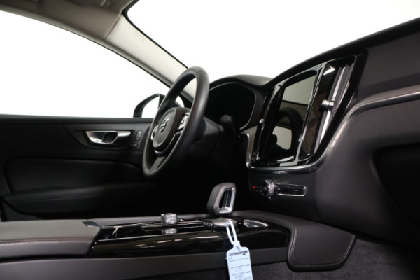 Esittelykuva VOLVO S60 lataushybridiautosta.