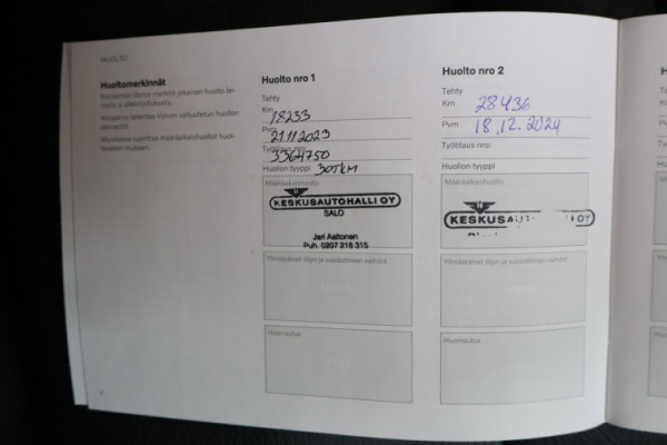 Esittelykuva VOLVO S60 lataushybridiautosta.