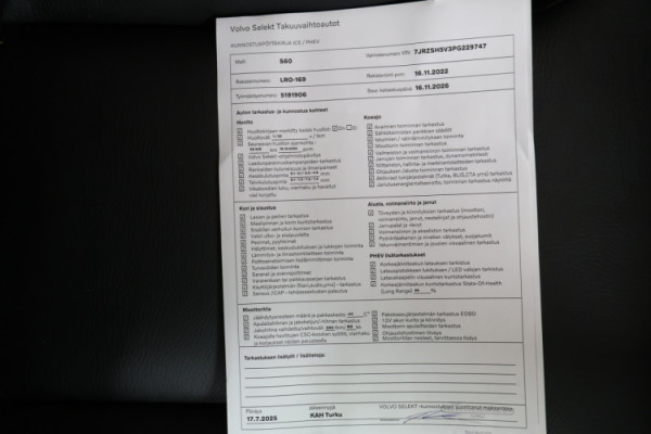 Esittelykuva VOLVO S60 lataushybridiautosta.