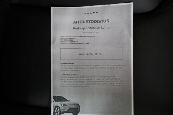 Esittelykuva VOLVO S60 lataushybridiautosta.