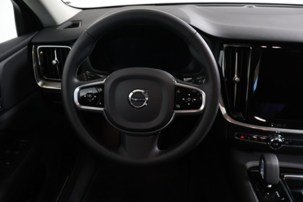 Esittelykuva VOLVO S60 lataushybridiautosta.