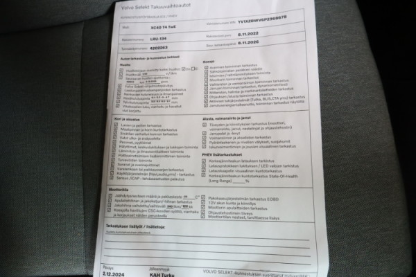 Esittelykuva VOLVO XC40 lataushybridiautosta.