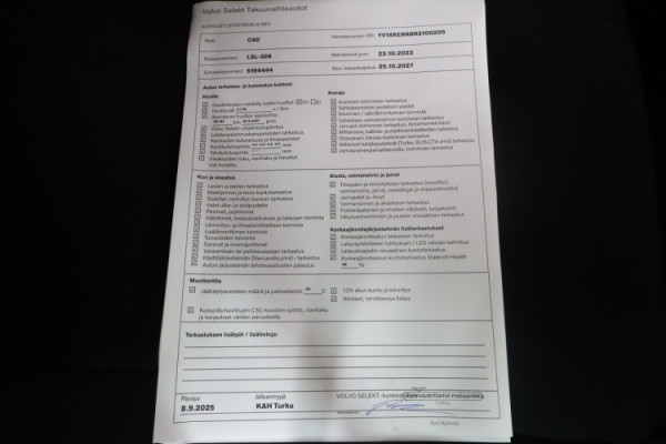 Esittelykuva VOLVO C40 täyssähköautosta.