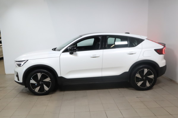 Esittelykuva VOLVO C40 täyssähköautosta.