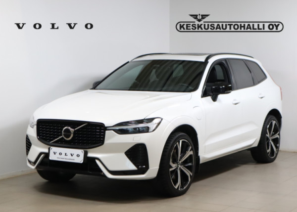 Esittelykuva VOLVO XC60 lataushybridiautosta.