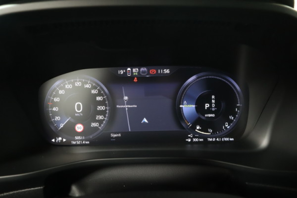 Esittelykuva VOLVO XC40 lataushybridiautosta.
