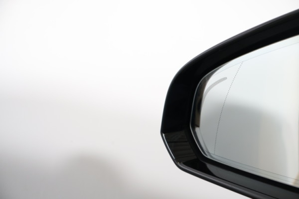 Esittelykuva VOLVO V60 lataushybridiautosta.