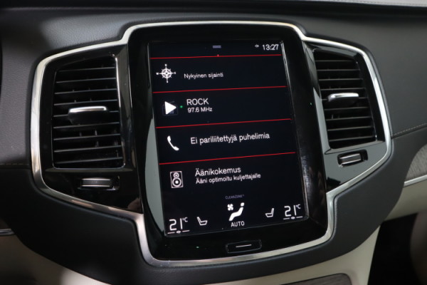 Esittelykuva VOLVO XC90 lataushybridiautosta.