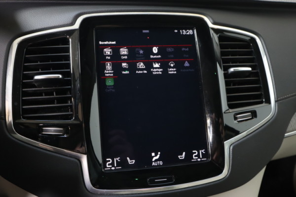 Esittelykuva VOLVO XC90 lataushybridiautosta.