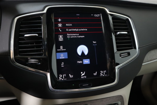 Esittelykuva VOLVO XC90 lataushybridiautosta.