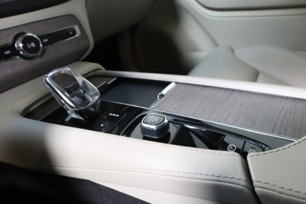 Esittelykuva VOLVO XC90 lataushybridiautosta.