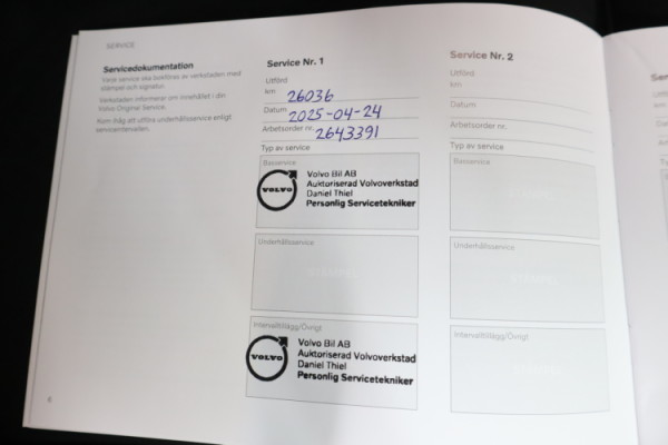 Esittelykuva VOLVO XC40 täyssähköautosta.