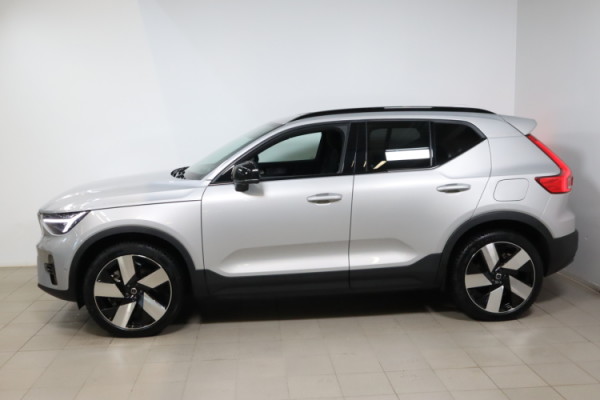 Esittelykuva VOLVO XC40 täyssähköautosta.