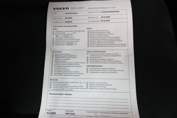 Esittelykuva VOLVO XC40 täyssähköautosta.