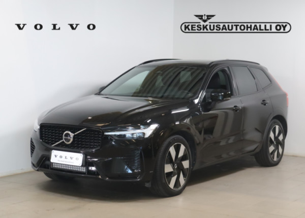 Esittelykuva VOLVO XC60 lataushybridiautosta.
