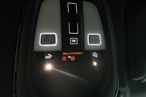 Esittelykuva VOLVO XC60 lataushybridiautosta.