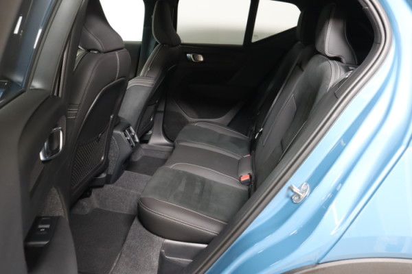Esittelykuva VOLVO XC40 bensiiniautosta.
