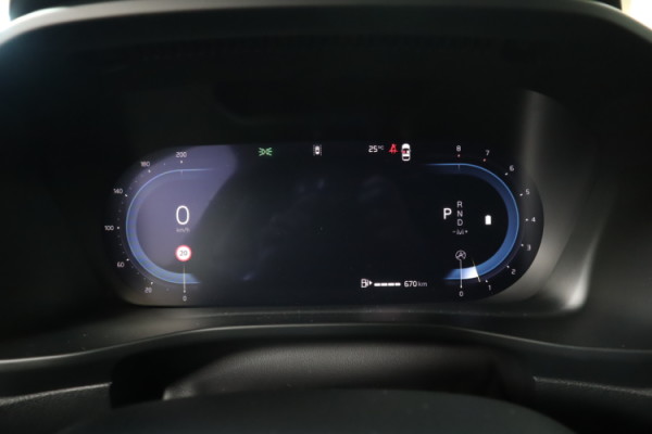 Esittelykuva VOLVO XC40 bensiiniautosta.
