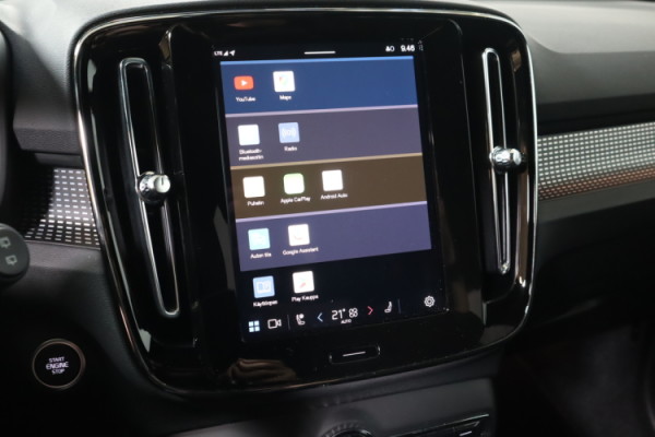 Esittelykuva VOLVO XC40 bensiiniautosta.