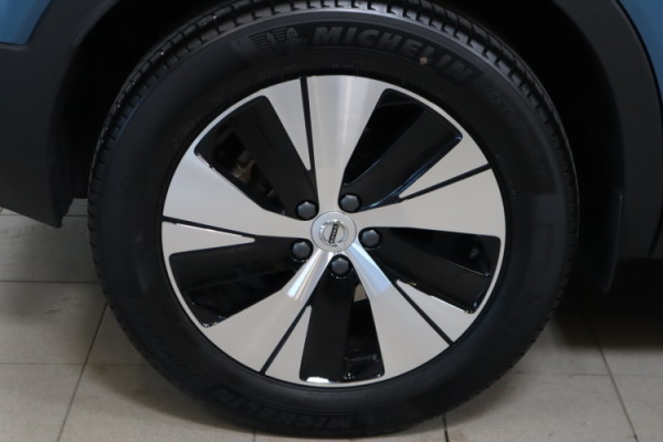 Esittelykuva VOLVO XC40 bensiiniautosta.