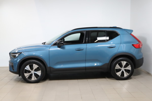 Esittelykuva VOLVO XC40 bensiiniautosta.