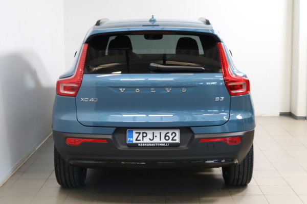 Esittelykuva VOLVO XC40 bensiiniautosta.