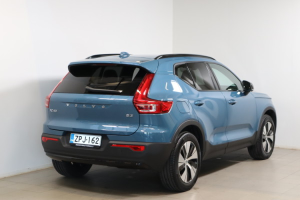 Esittelykuva VOLVO XC40 bensiiniautosta.
