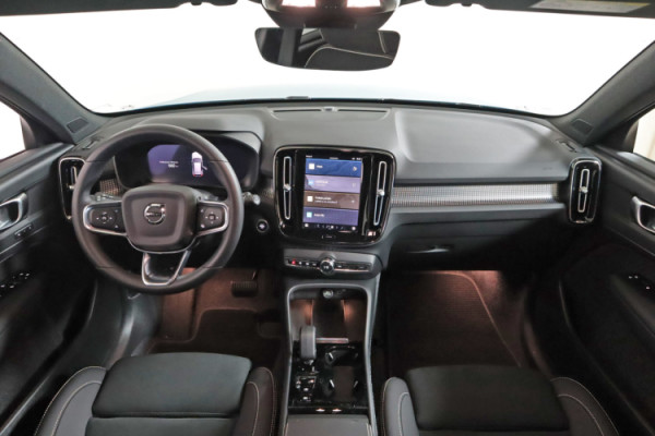 Esittelykuva VOLVO XC40 bensiiniautosta.