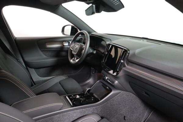 Esittelykuva VOLVO XC40 bensiiniautosta.