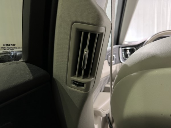 Esittelykuva VOLVO XC60 dieselautosta.