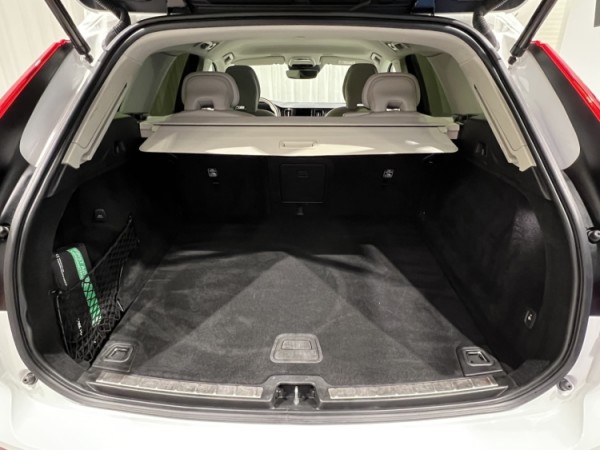 Esittelykuva VOLVO XC60 dieselautosta.