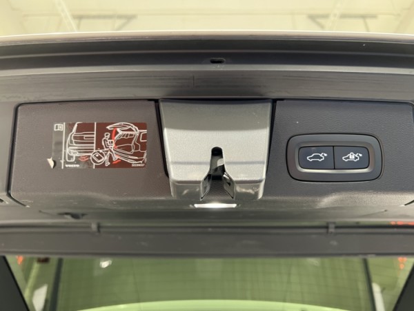Esittelykuva VOLVO XC60 dieselautosta.