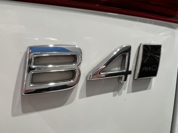 Esittelykuva VOLVO XC60 dieselautosta.