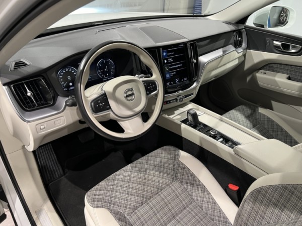 Esittelykuva VOLVO XC60 dieselautosta.