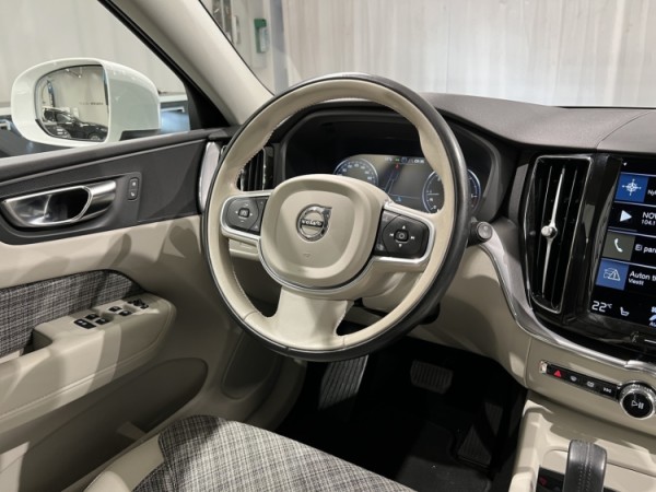 Esittelykuva VOLVO XC60 dieselautosta.