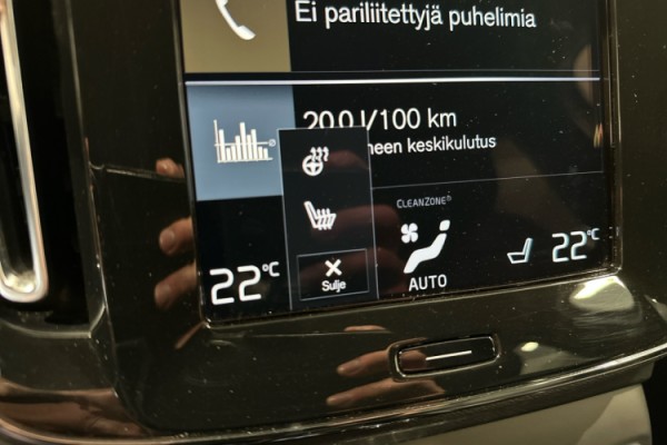 Esittelykuva VOLVO XC40 lataushybridiautosta.