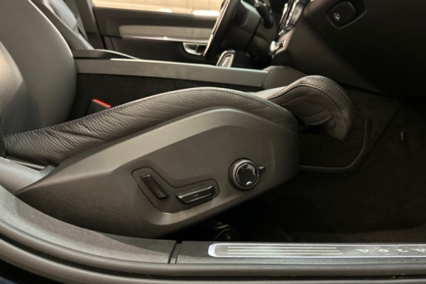 Esittelykuva VOLVO V90 CROSS COUNTRY dieselautosta.
