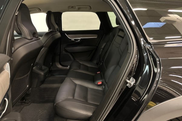 Esittelykuva VOLVO V90 CROSS COUNTRY dieselautosta.