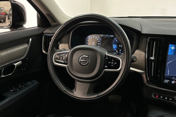 Esittelykuva VOLVO V90 CROSS COUNTRY dieselautosta.