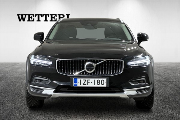 Esittelykuva VOLVO V90 CROSS COUNTRY dieselautosta.