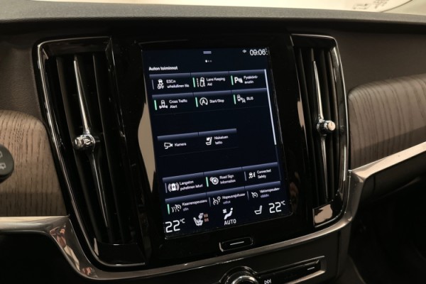 Esittelykuva VOLVO V90 CROSS COUNTRY dieselautosta.