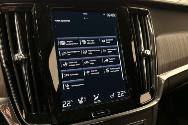Esittelykuva VOLVO V90 CROSS COUNTRY dieselautosta.