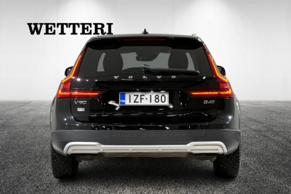 Esittelykuva VOLVO V90 CROSS COUNTRY dieselautosta.