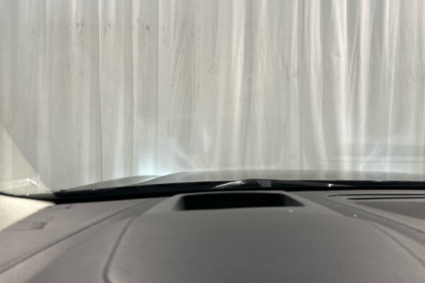 Esittelykuva VOLVO V90 lataushybridiautosta.