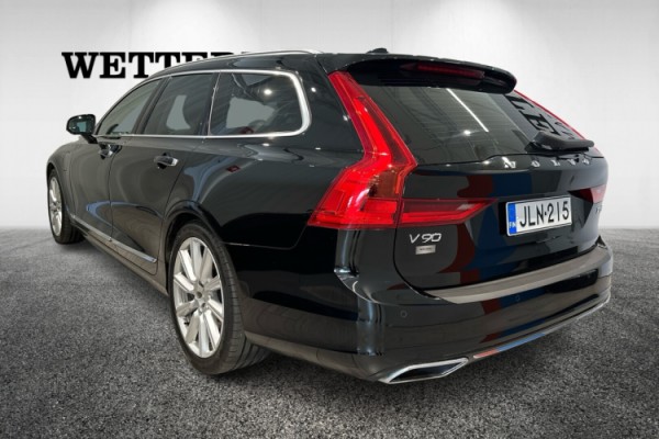 Esittelykuva VOLVO V90 lataushybridiautosta.