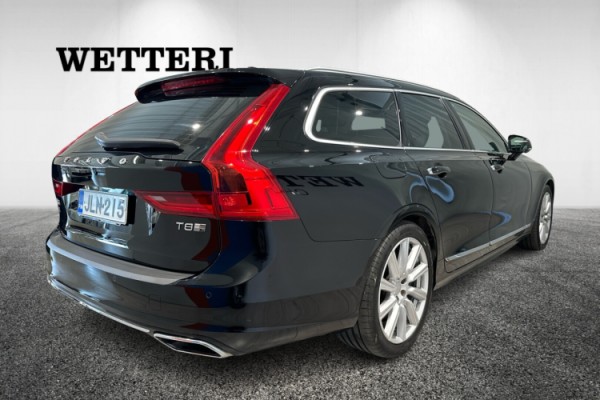 Esittelykuva VOLVO V90 lataushybridiautosta.