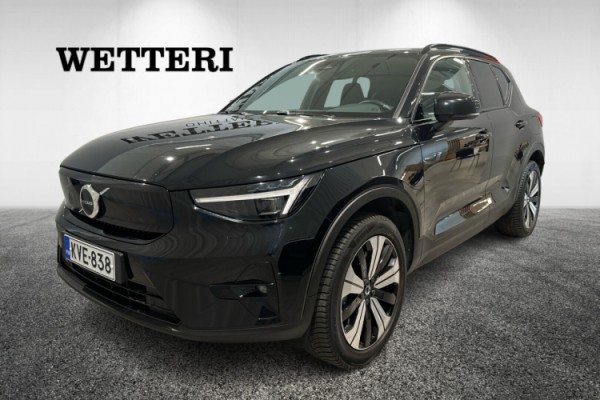 Esittelykuva VOLVO XC40 täyssähköautosta.